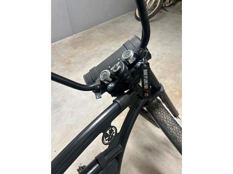 Custombike mit RAF-Rahmen – Hebelschaltung, rote