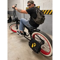 Custombike mit RAF-Rahmen – Hebelschaltung, rote 8