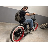 Custombike mit RAF-Rahmen – Hebelschaltung, rote 9
