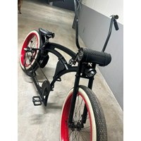 Custombike mit RAF-Rahmen – Hebelschaltung, rote 5