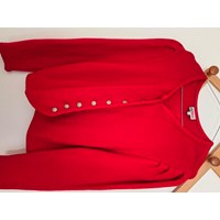 Dirndl Blusen und rote Strickjacke 2