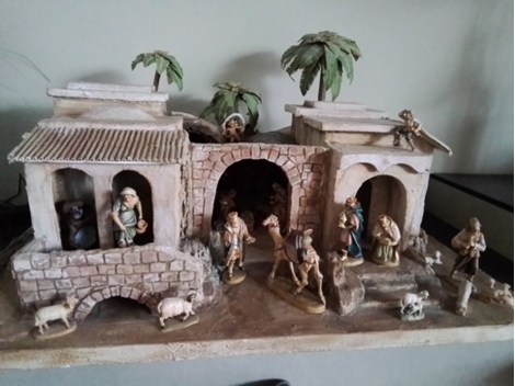 Orientalische Krippe mit Figuren