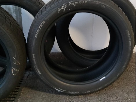 4 Winterreifen Momo 225/45 R17 (wie neu)