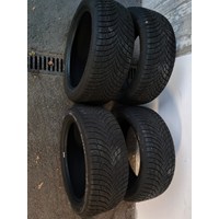 4 Winterreifen Momo 225/45 R17 (wie neu) 4