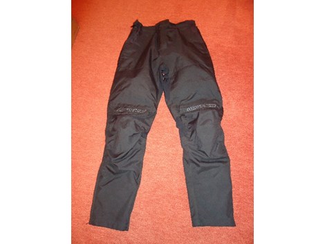 Komplett: Motorradjacke/Hose/Handschuhe (fast neu)