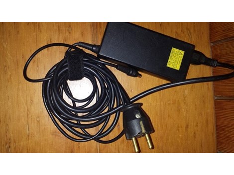 ORIGINAL aufladegerät TOSHIBA 15V-6A ORIGINAL aufladegerät TOSHIBA 15V-6A