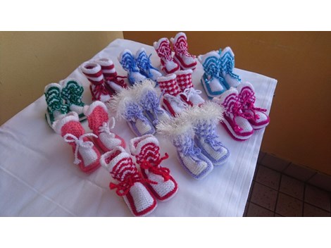 Handgestrickte Babypatschlan Babysocken aus Wolle