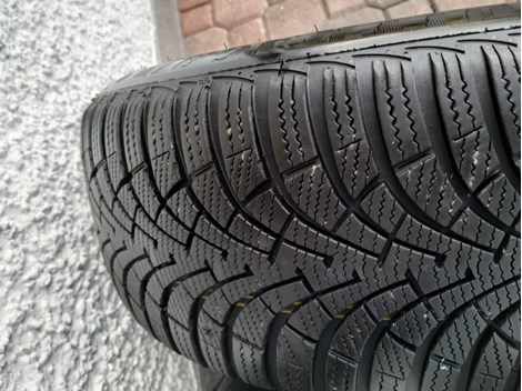 Winterreifen auf Alufelge Audi A4 - 205/55R16