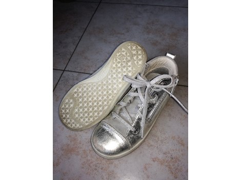 Kinderschuhe grau Naturino Gr. 27 Kinderschuhe grau Naturino Gr. 27
