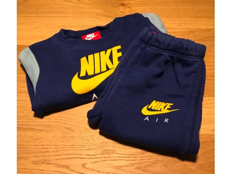 NIKE TRAININGSANZUG NIKE TRAININGSANZUG
