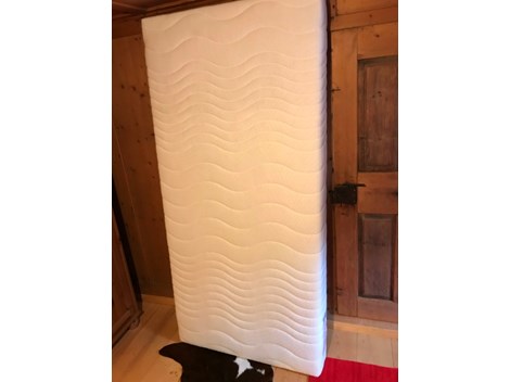 Bettgestell antik mit Matratze neu Bettgestell antik mit Matratze neu
