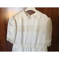 Erstkomunionskleid in Satin und Spitze 2