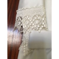 Erstkomunionskleid in Satin und Spitze 5