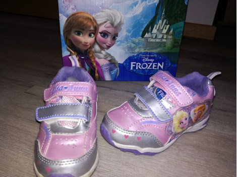 Kinderschuhe Größe 24 mit Licht in Sohle hinten Kinderschuhe Größe 24 mit Licht in Sohle hinten