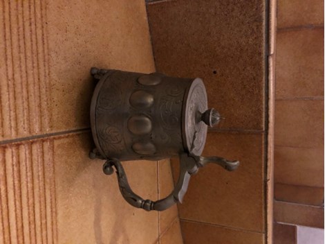 Gefäß aus Messing Gefäß aus Messing