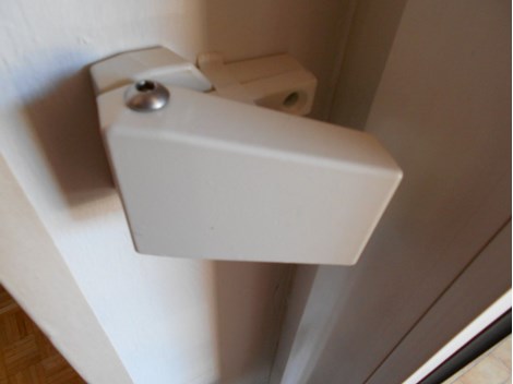 SICHERHEIT FÜR FENSTER " FENSTERSCHNAPPER" SICHERHEIT FÜR FENSTER " FENSTERSCHNAPPER"