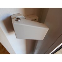 SICHERHEIT FÜR FENSTER " FENSTERSCHNAPPER" 2