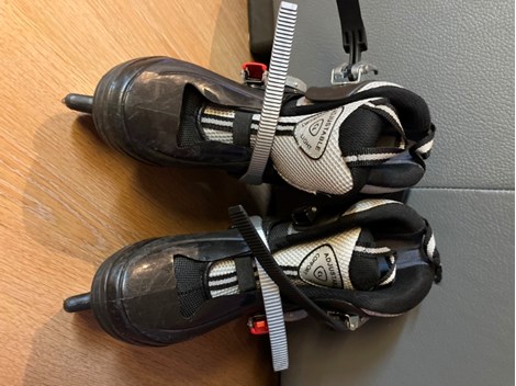 Neuwertiges Paar Kinderschlittschuhe Roxa