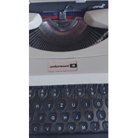 Schreibmaschine zu verkaufen 2