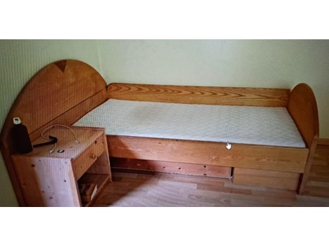Kinderbett aus Vollholz Kinderbett aus Vollholz